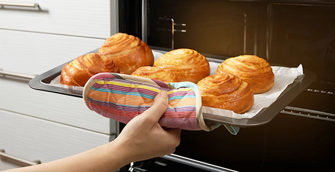 ¿Cuál es la equivalencia de grados en horno con perilla de números?