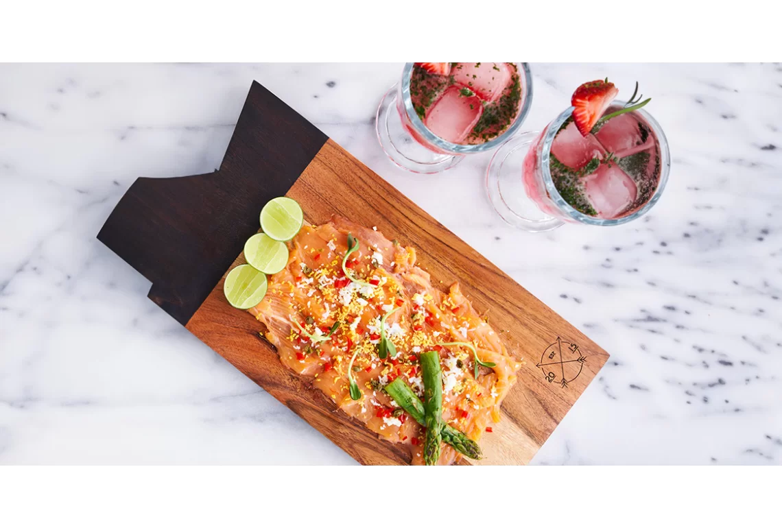 Carpaccio de salmón en aceite de vainilla